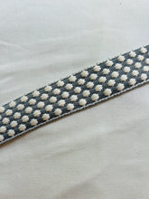 Lade das Bild in den Galerie-Viewer, Gurtband Baumwolle 3,8cm Muster grau