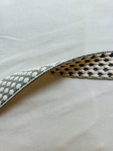Lade das Bild in den Galerie-Viewer, Gurtband Baumwolle 3,8cm Muster grau