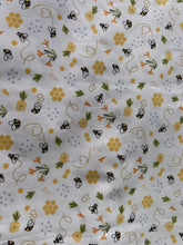 Lade das Bild in den Galerie-Viewer, Baumwollstoff Bienen weiß