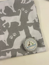Lade das Bild in den Galerie-Viewer, Baumwollstoff Katzen grau