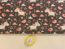 Lade das Bild in den Galerie-Viewer, Baumwollstoff Einhörner grau