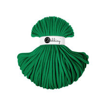 Lade das Bild in den Galerie-Viewer, Bobbiny Jumbo Flechtkordel Jade Green 9mm 100m