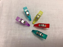 Lade das Bild in den Galerie-Viewer, Clover Stoffklammern 1 Stk. gelb mini