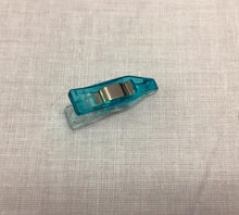 Lade das Bild in den Galerie-Viewer, Clover Stoffklammern 1 Stk. türkis mini