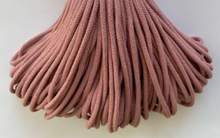 Lade das Bild in den Galerie-Viewer, Giraffenland Flechtkordel, 5 mm, G41 altrosa