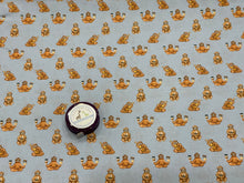 Lade das Bild in den Galerie-Viewer, Baumwollstoff Faultiere mit Kaffee, Schokolade und Gitarre