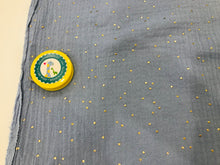Lade das Bild in den Galerie-Viewer, Musselin Double Gauze hellblau mit Punkte gold