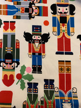 Lade das Bild in den Galerie-Viewer, Baumwollstoff Nussknacker weiß groß