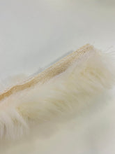 Lade das Bild in den Galerie-Viewer, Kunstpelz-Kapuzenstreifen / -paspel creme