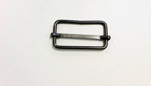 Lade das Bild in den Galerie-Viewer, Leiterschnalle 33mm gunmetal