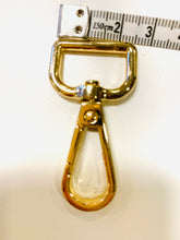 Lade das Bild in den Galerie-Viewer, Karabiner 20mm gold