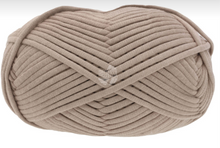 Lade das Bild in den Galerie-Viewer, Lana Grossa The Tube Taupe Nr. 23
