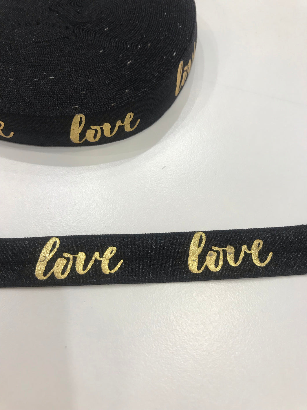 Gummiband Haarband Armband Love gold auf schwarz